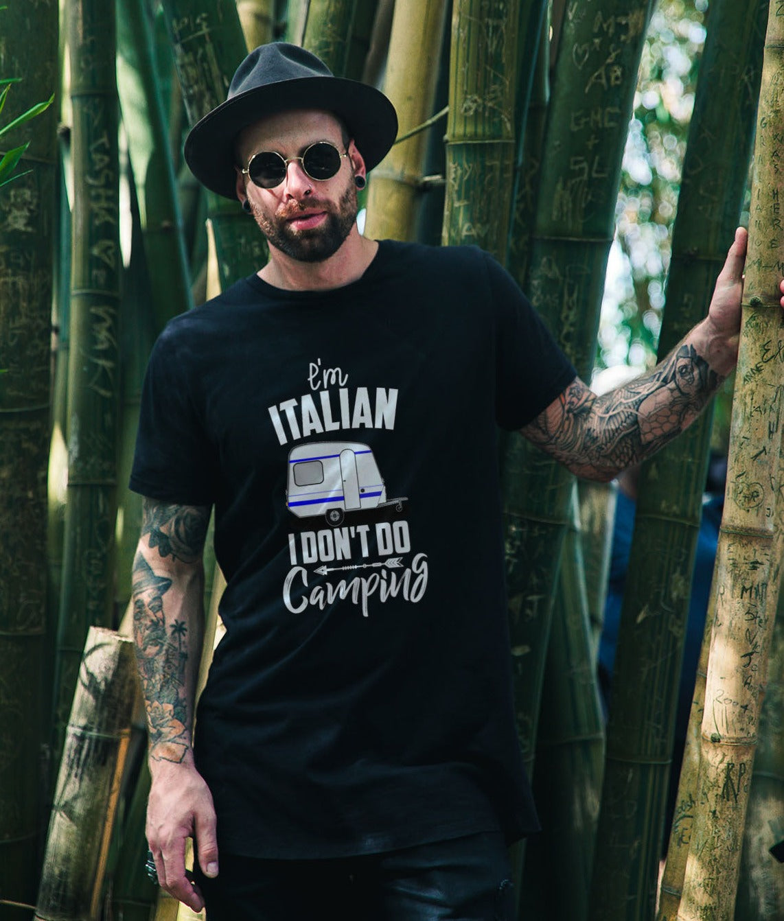 I'm Italian, I don't do camping - Unisex t-shirt